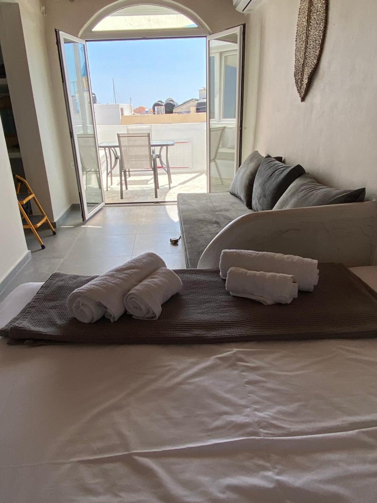 Апартаменти Iakovos' Luxury Penthouse Tinos Екстер'єр фото